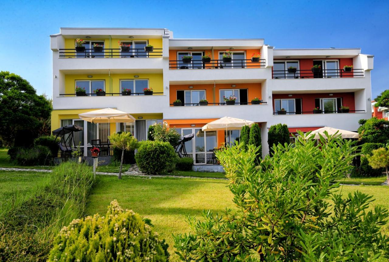Stayinn Rainbow Houses Beachfront By Asteri Hotels ساني بيتش المظهر الخارجي الصورة