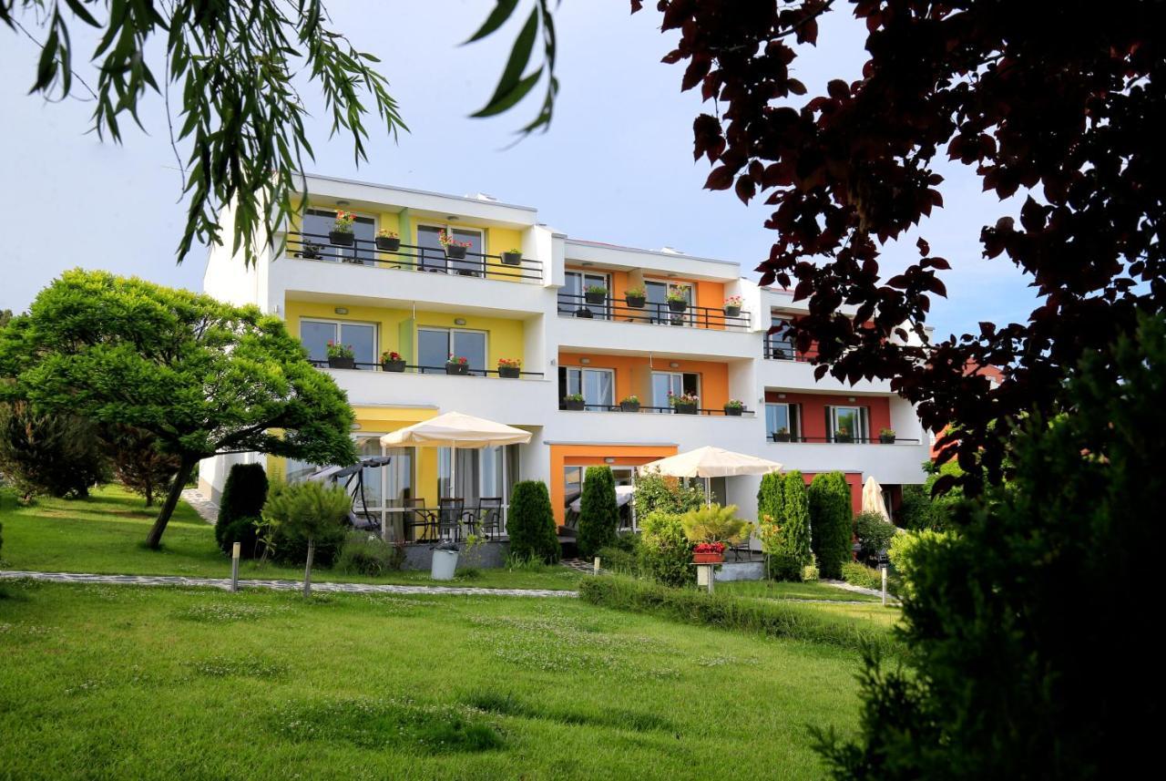 Stayinn Rainbow Houses Beachfront By Asteri Hotels ساني بيتش المظهر الخارجي الصورة